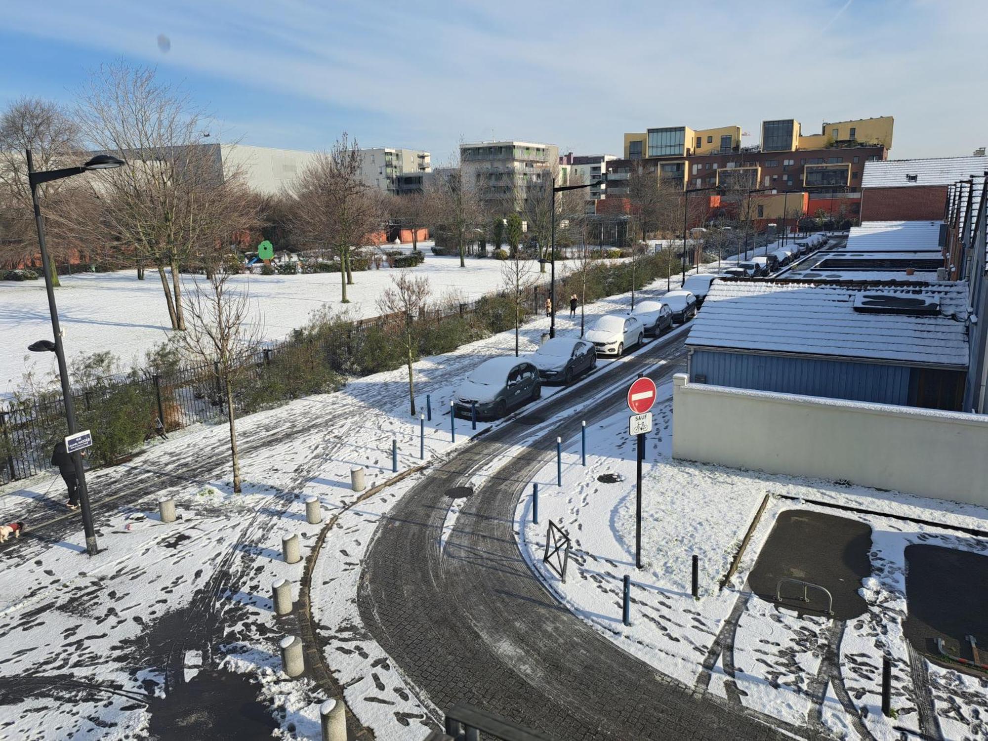 Chez Daniel, Un 2 Pieces Proche De Paris Stade De France โอแบวีลีเย ภายนอก รูปภาพ